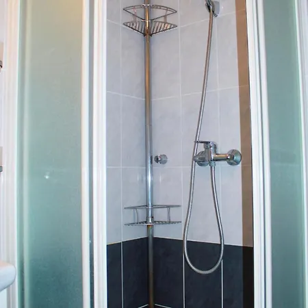 Comfy 2 Min To - Ac *