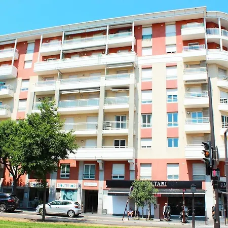 Comfy 2 Min To - Ac *