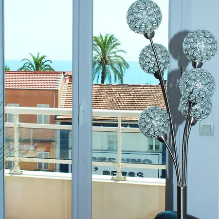 Comfy 2 Min To - Ac *