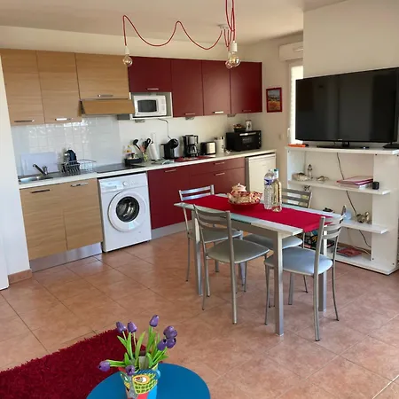 Comfy 2 Min To - Ac Apartamento