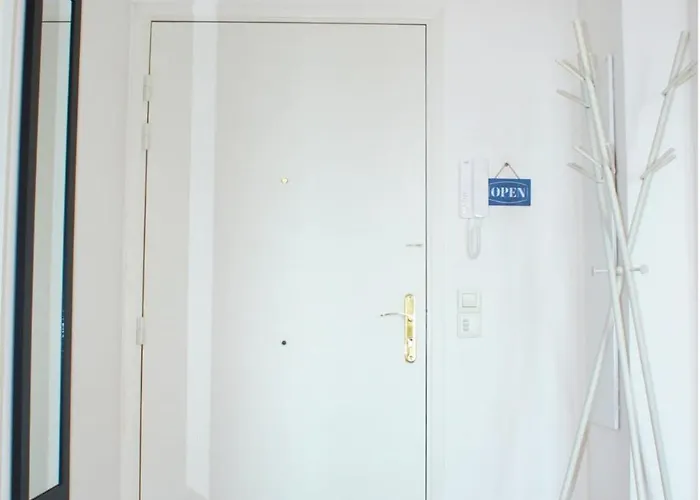Comfy 2 Min To - Ac Apartment Nice