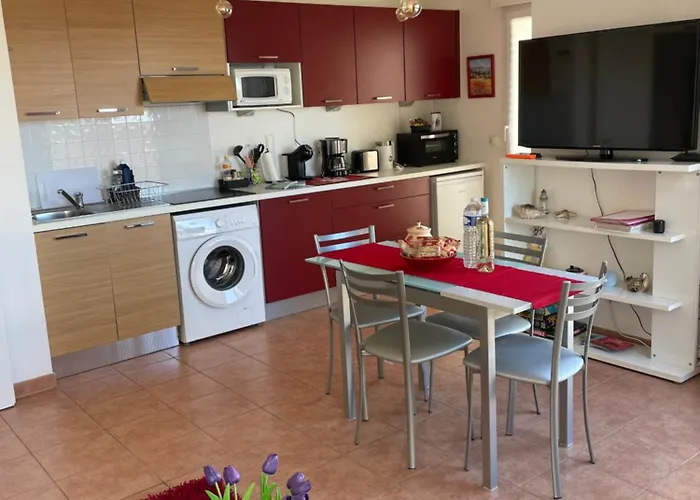 Comfy 2 Min To - Ac Apartment