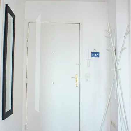 Comfy 2 Min To - Ac Apartment Nizza