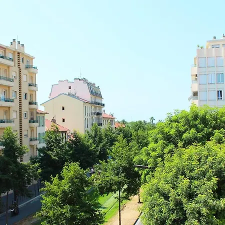 Comfy 2 Min To - Ac *